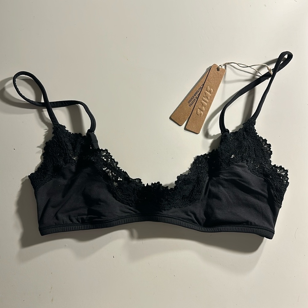SKIMS Black Lace Scoop Bralette